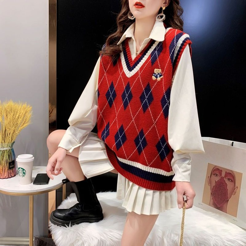 Winter Clothing Trends 2025 - Coletes de malha vermelha para mulheres